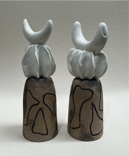 Frutamão sobre fóssil