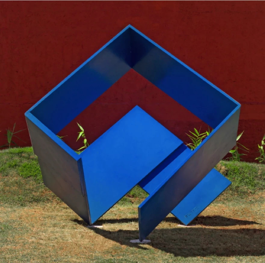 Exposição "ENTRE O MATERIAL E O ESPIRITUAL"