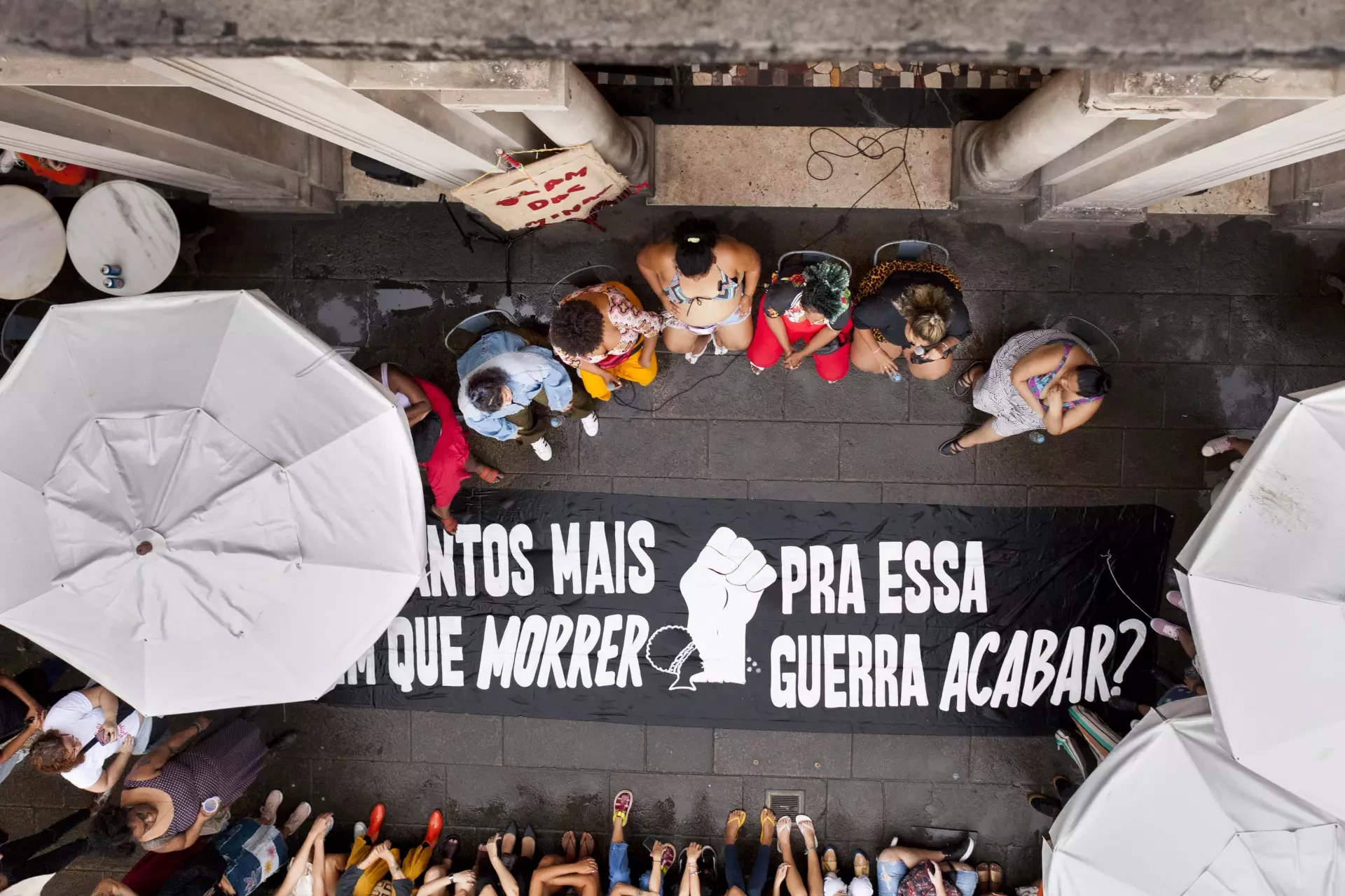 Hospedar Movimento" exhibition