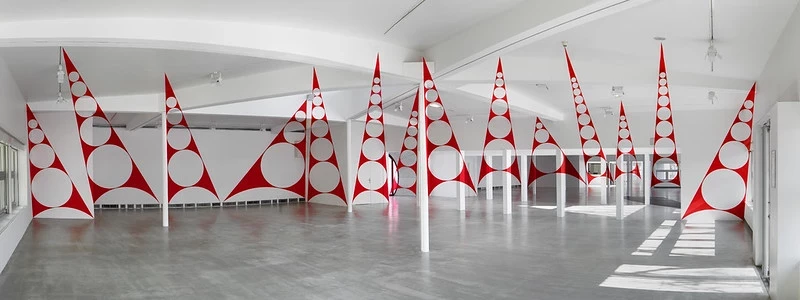 Instituto Artium receives site-specific by Felice Varini