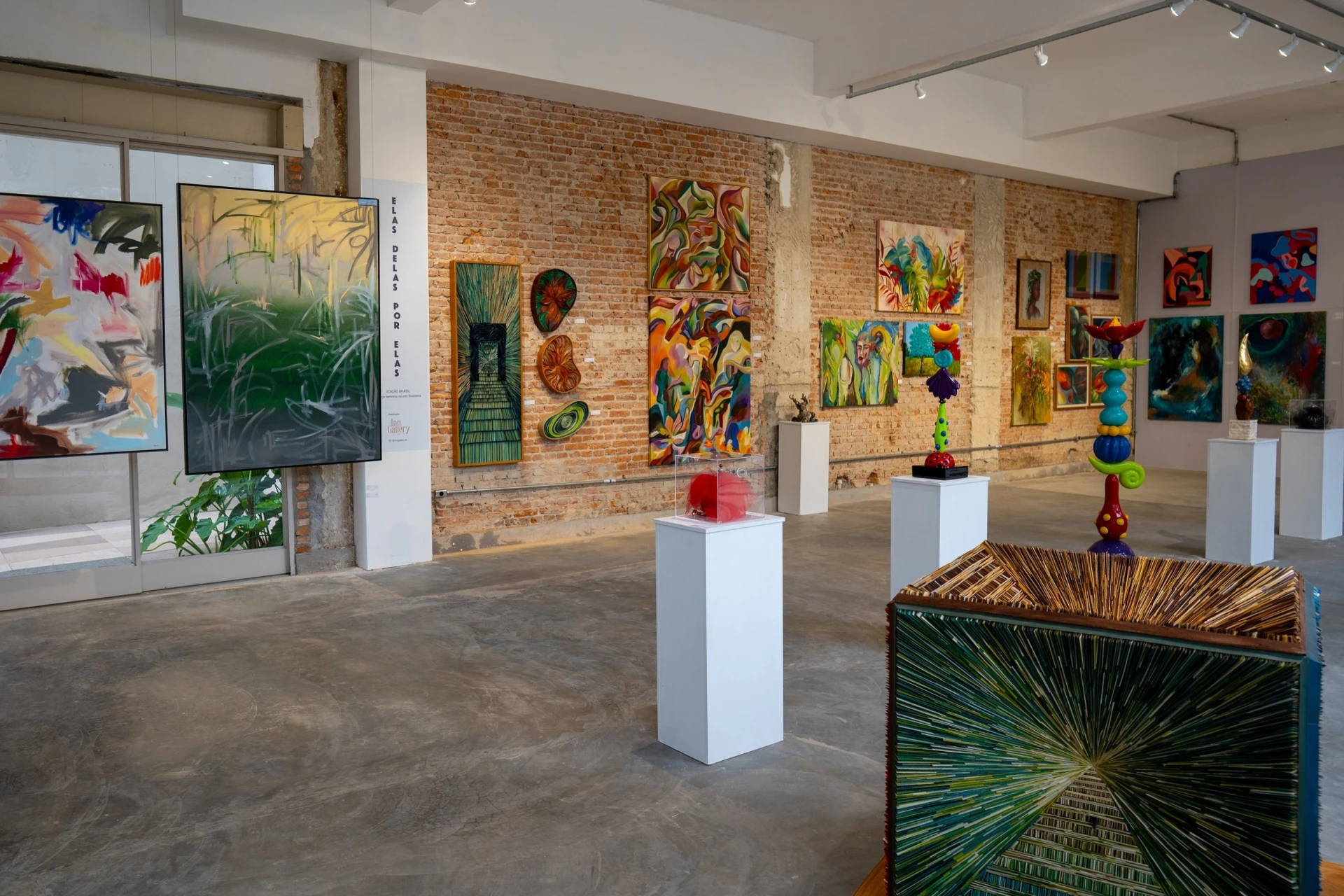 Exposição “Elas, Delas por Elas”