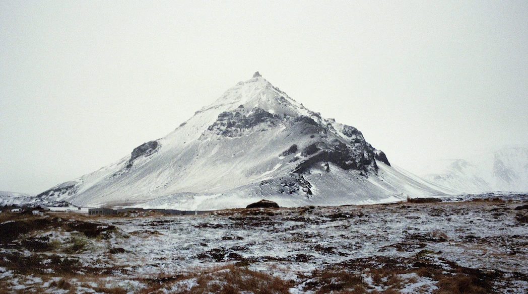 Exposição "Onda Avalanche Vulcão", de Mauro Restiffe e Maria Manoella