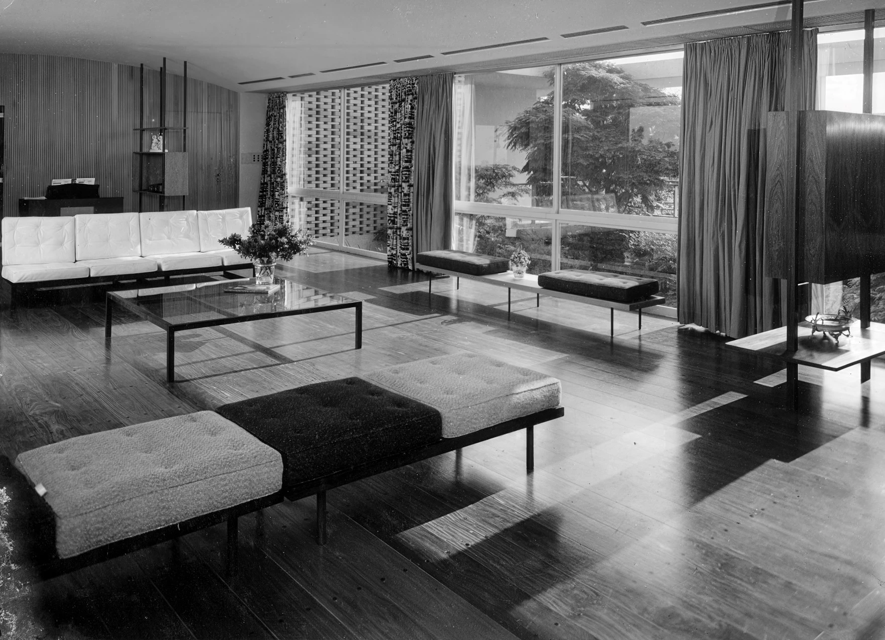 Exposição "Um design brasileiro nos anos 1950: linhas de uma casa modernista"