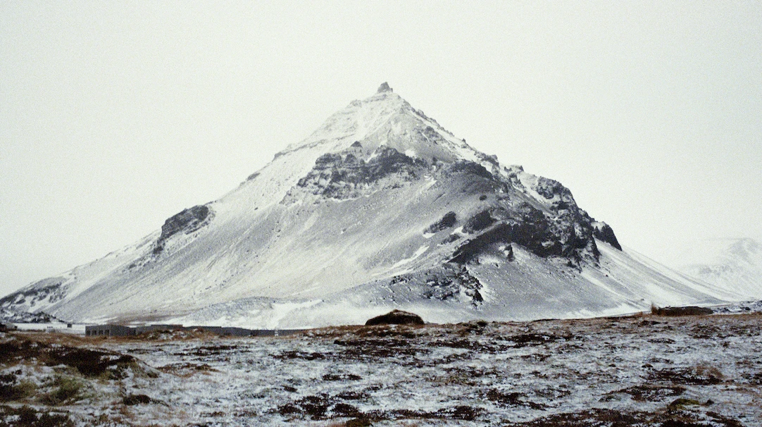 Exposição "Onda Avalanche Vulcão", de Mauro Restiffe e Maria Manoella