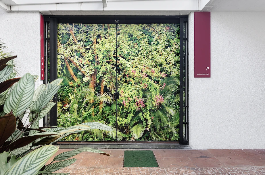 Exposição individual “Xaiure maaraesé xasaysu ndé (Eu vim porque te amo): das cinzas à criação”, de Alessandra Rehder