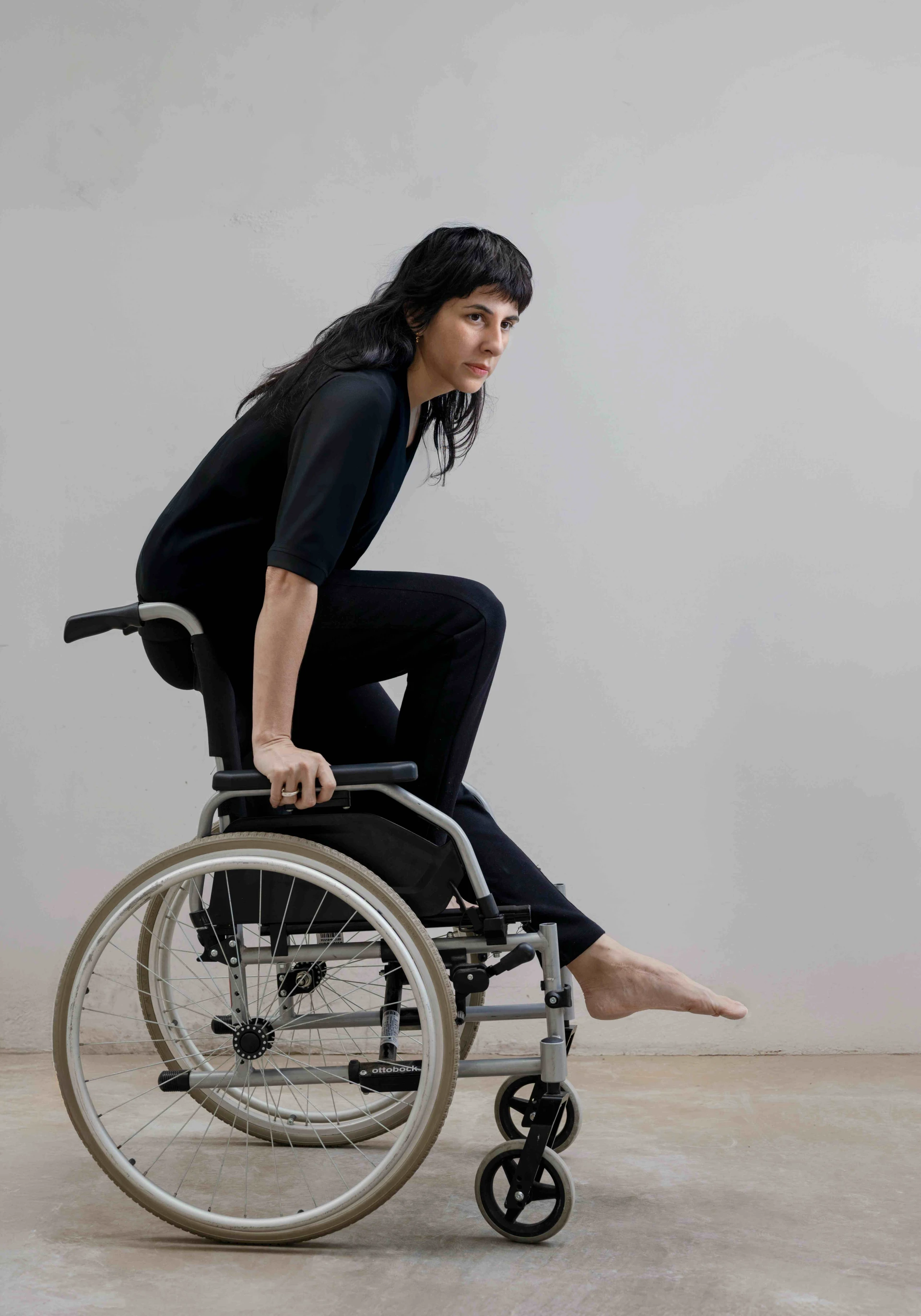 Exposição "Manual para percorrer a menor distância de um ponto a outro", de Luiza Sigulem