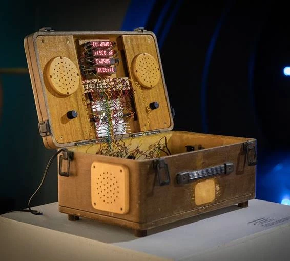 Exposição coletiva "Escuta aqui!"