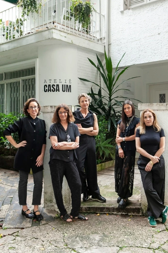 Exposição coletiva “apesar de”