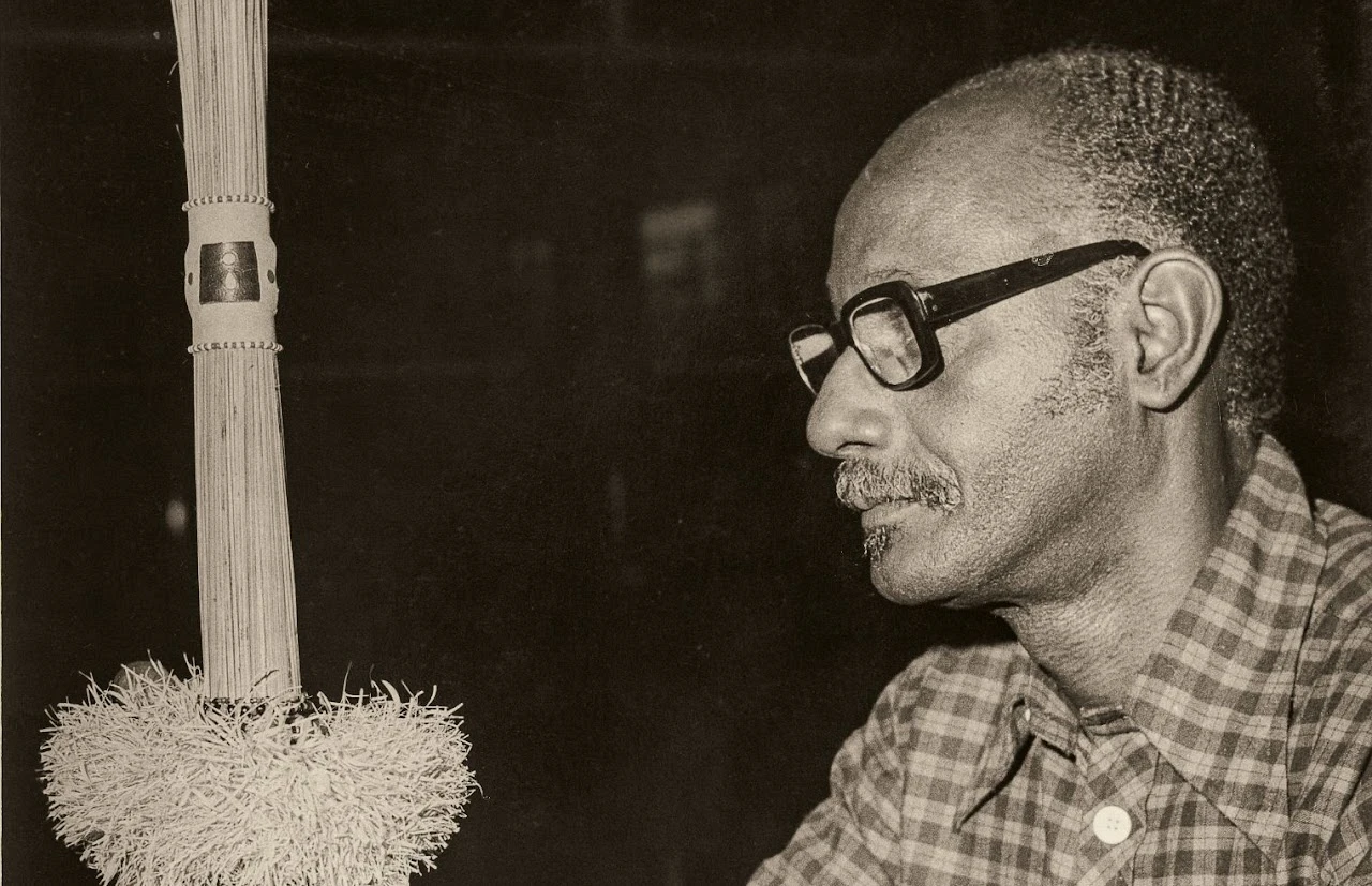 Exposição "Mestre Didi – invenção e ancestralidade na arte afro-brasileira"