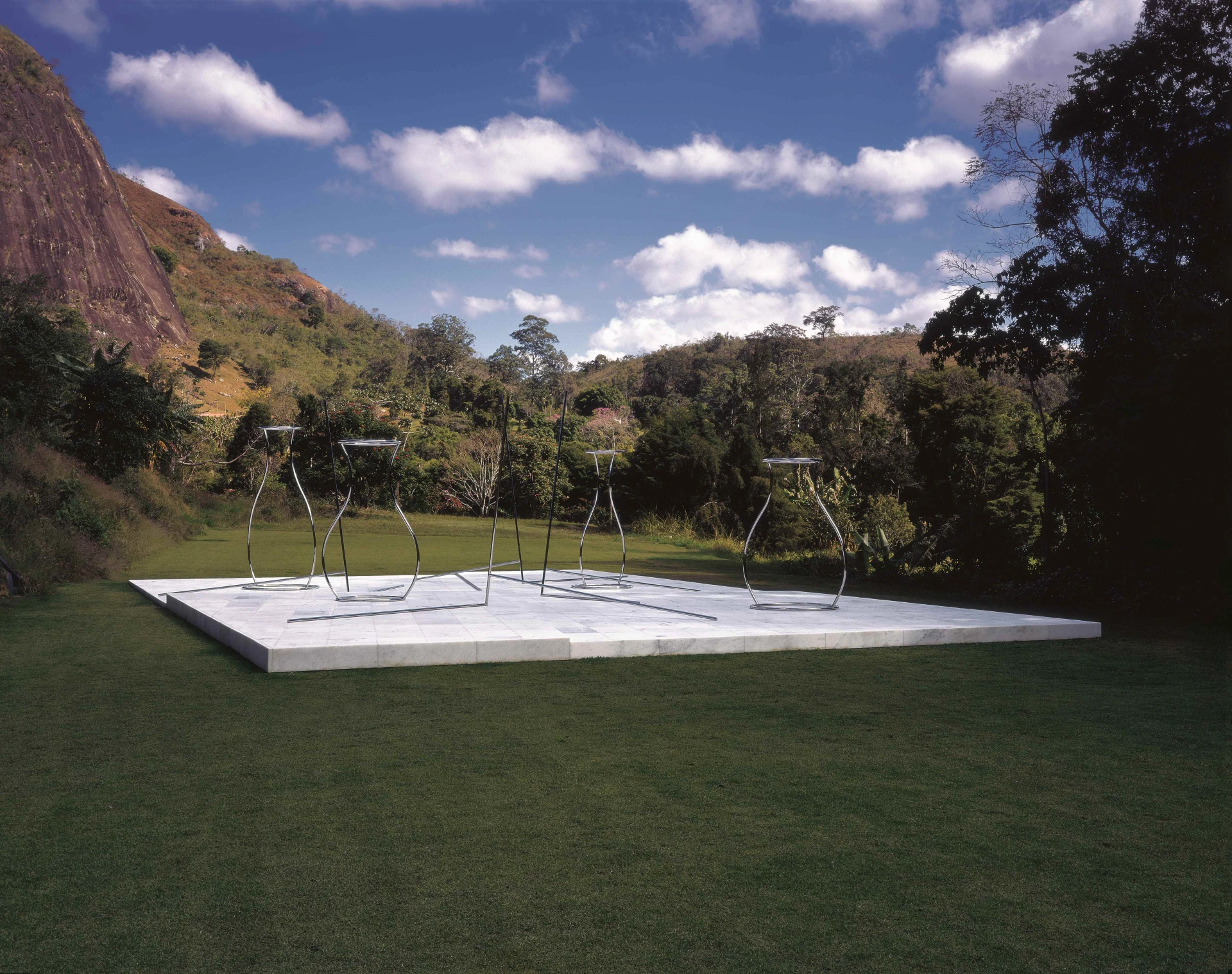 Exposição individual "o (tempo)", de Waltercio Caldas