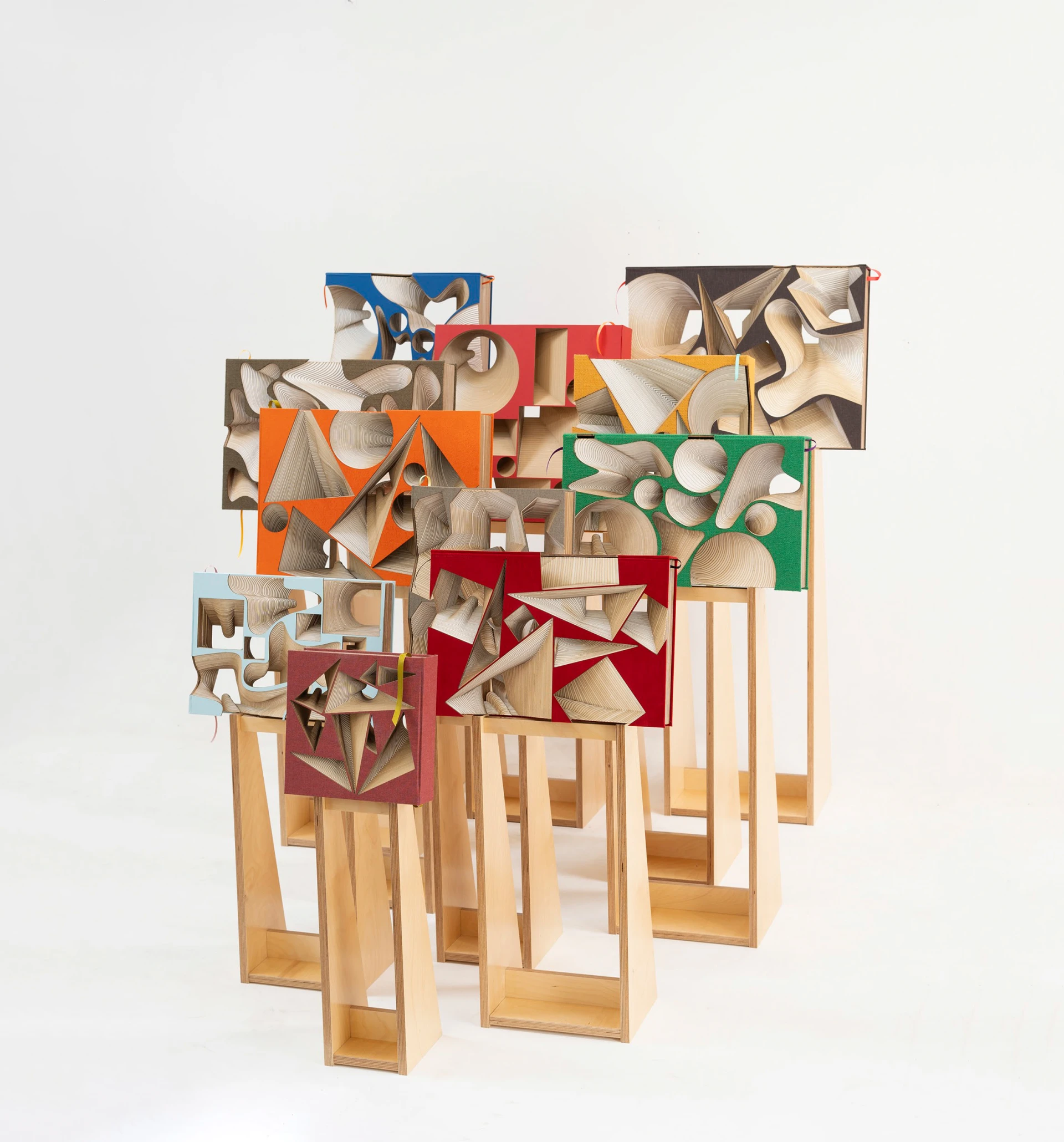 Exposição individual “A casa do decorador”, de Marco A. Castillo