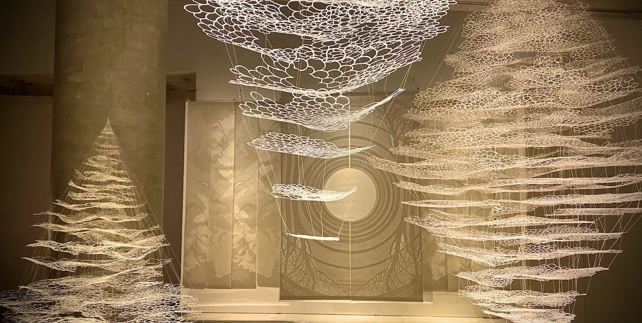 Exposição coletiva "Shiro: uma escala de nuances” 