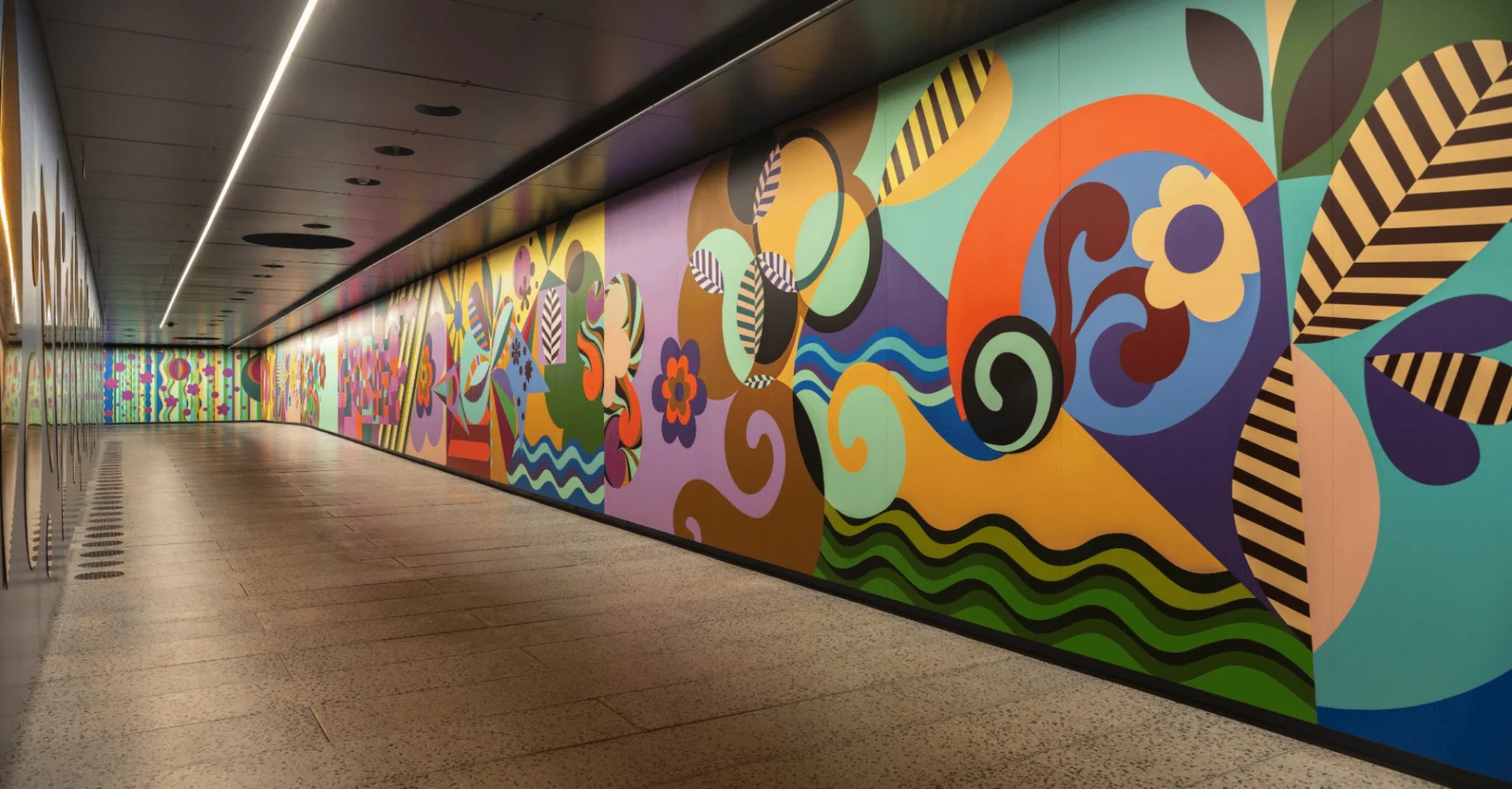 MASP inaugura passagem subterrânea com pintura imersiva de Beatriz Milhazes