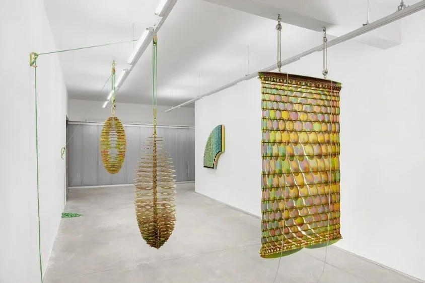 Exposição individual "Lava-Olhos de Emergência" de Lucas Simões