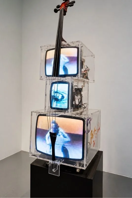 Exposição "Hyundai Translocal Series: Via Satélite – Diálogos com Nam June Paik – Charlotte Moorman e Vivian Caccuri"