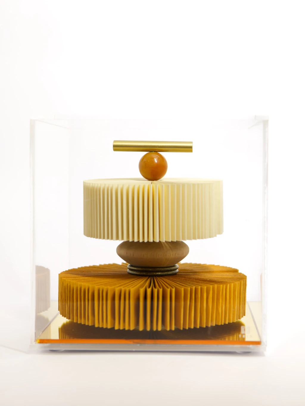 Escultura em Papel Dourada e Ocre Duplo