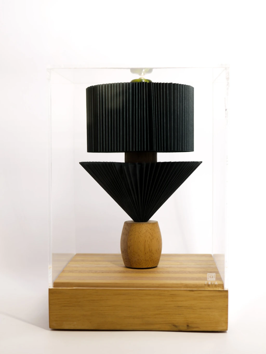 Escultura dois andares com cilindros verdes e madrepérola