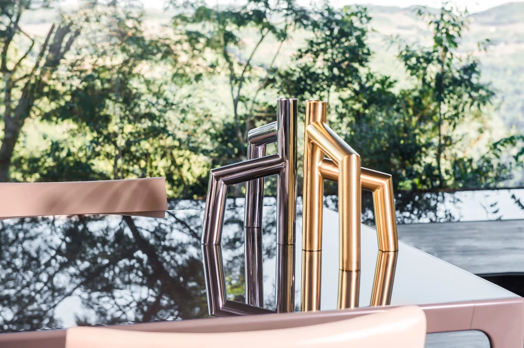 Castiçal Escora NIquel Black