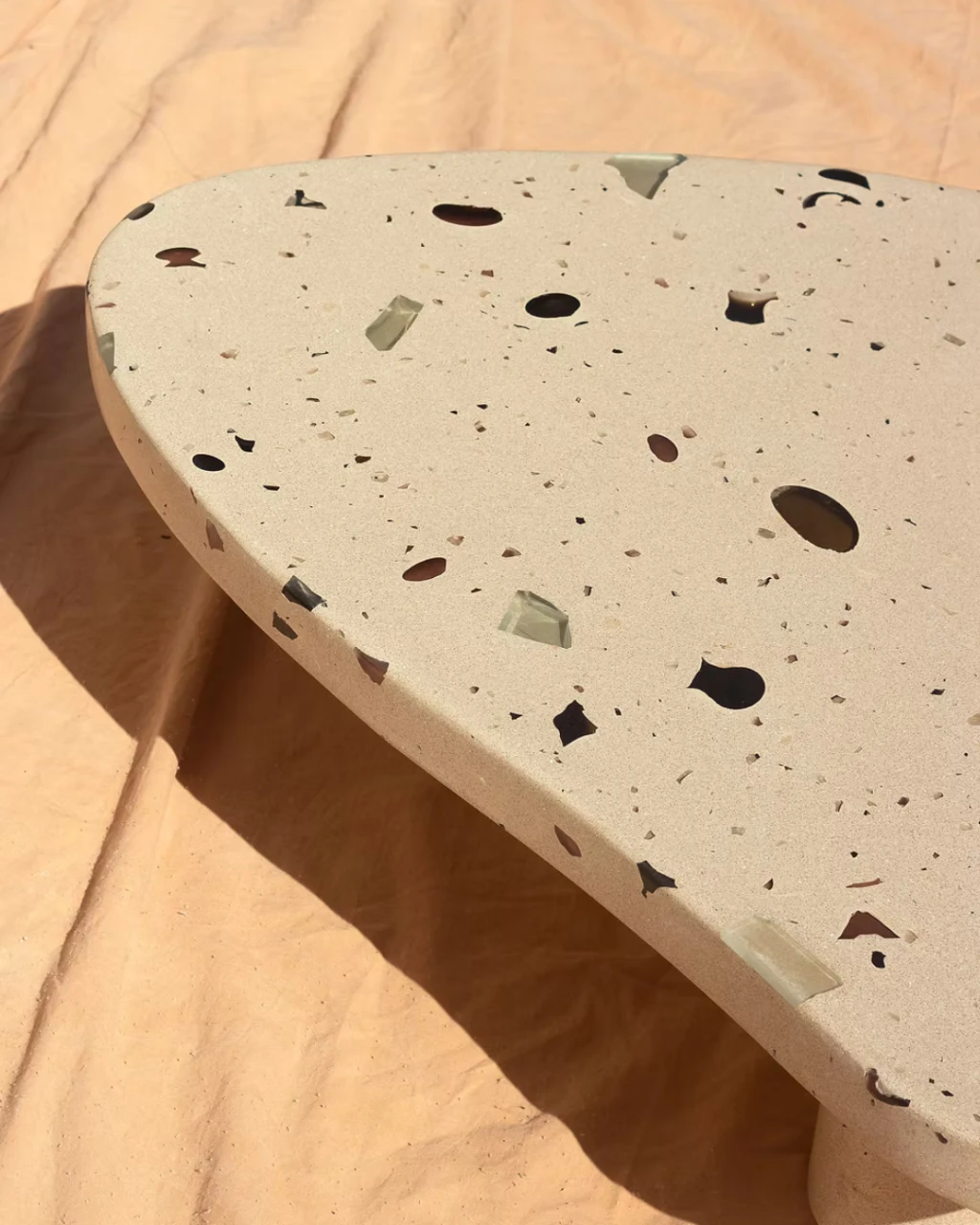 MESA DE CENTRO MONO BEGE