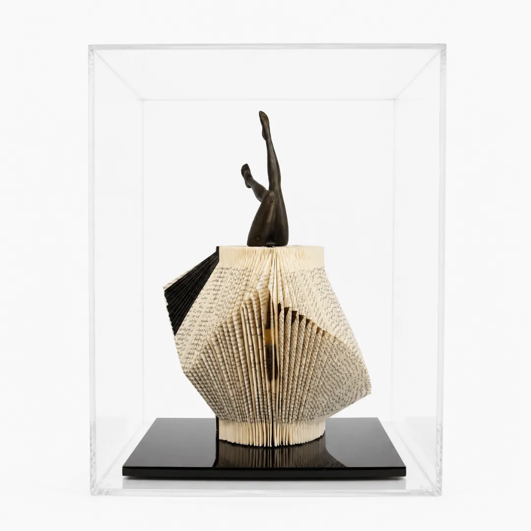 Escultura Mergulho sobre Páginas