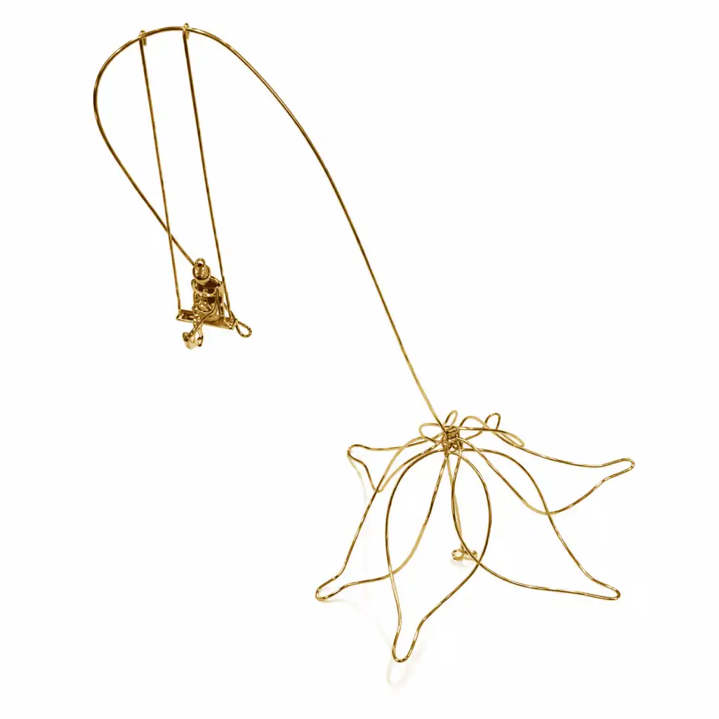Flor com Menina no Balanço (Arame Banhado a Ouro)