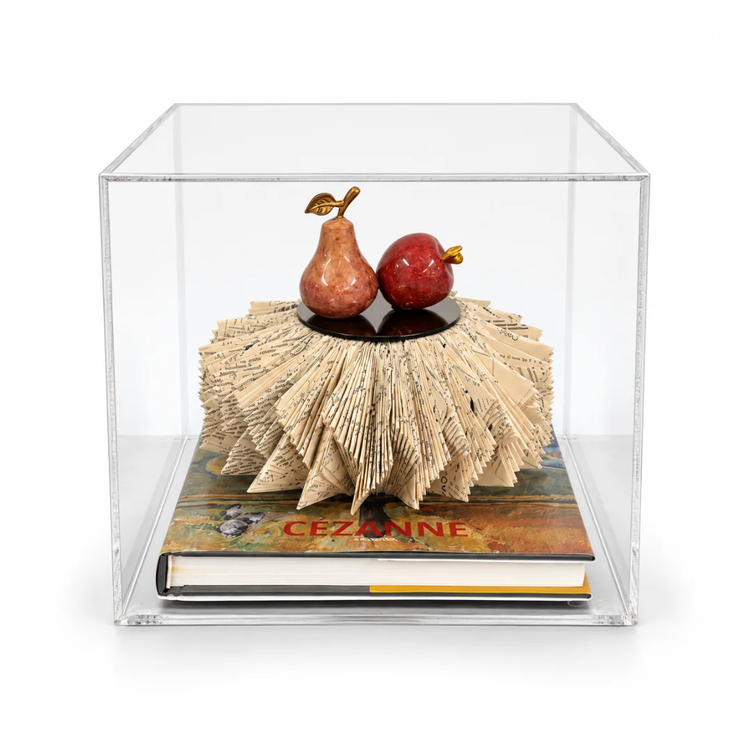 Escultura Entre Frutos e Páginas